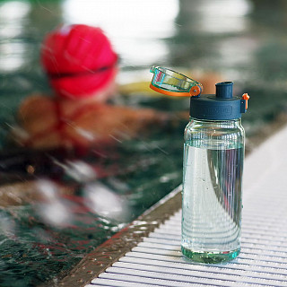 Бутылка для воды 840мл пластиковая 6937